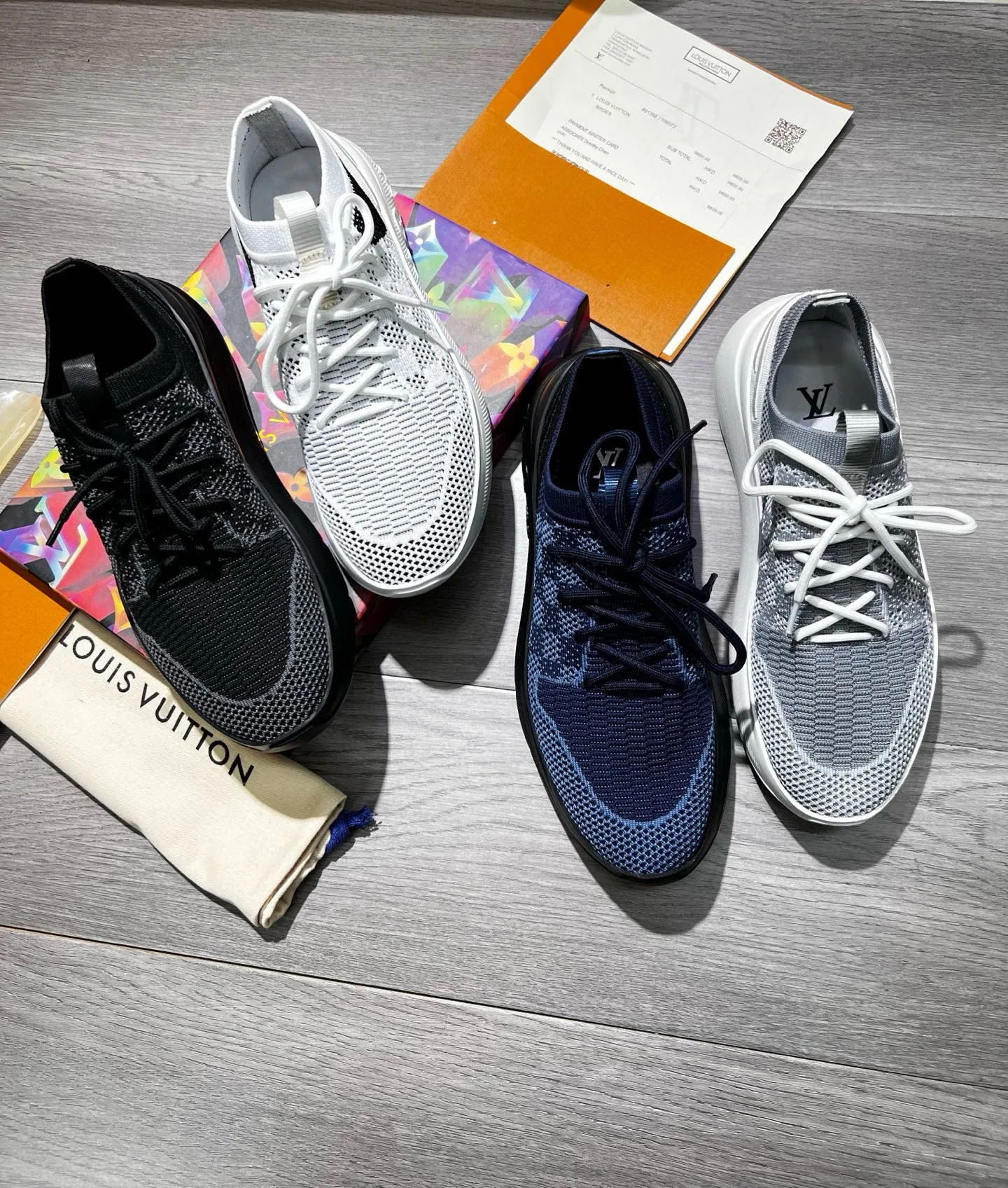 Ex-factory price: 460💰◾️▫️Lv~ Brand new low-cut men’s socks and shoes👟, made of special elastic knitted fabric consistent with the high-end original version, thickened and thickened to ensure multi-season practicality and wrinkle resistance, and will never deform or become loose after repeated stretching! It feels light and comfortable on your feet! Four colors available, Size: 38-45 (45 is custom-made and cannot be returned or exchanged)